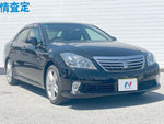 CROWN sedan hybrid