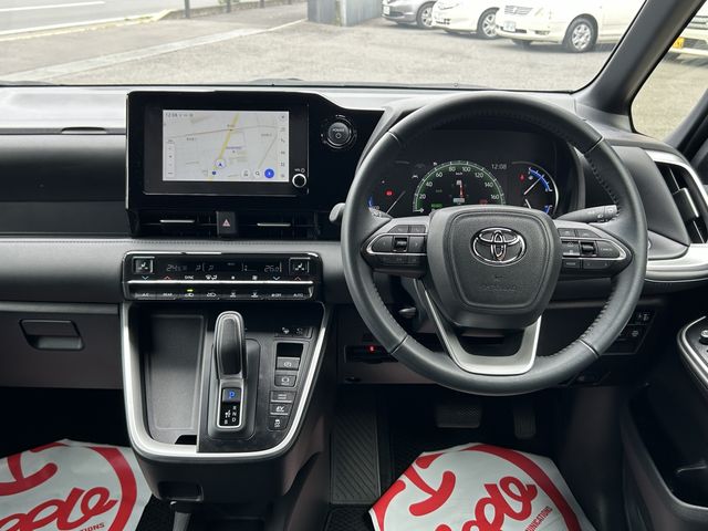 VOXY HYBRID