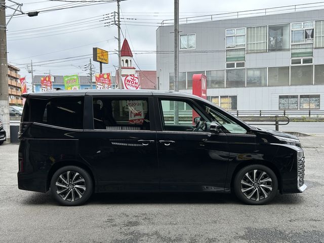 VOXY HYBRID