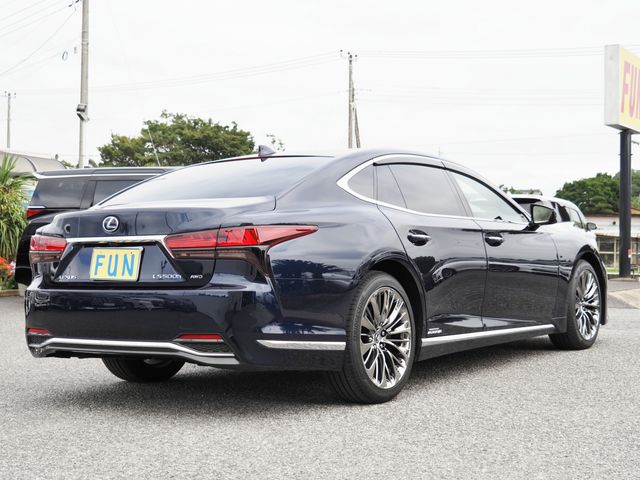LEXUS LS500h 4WD
