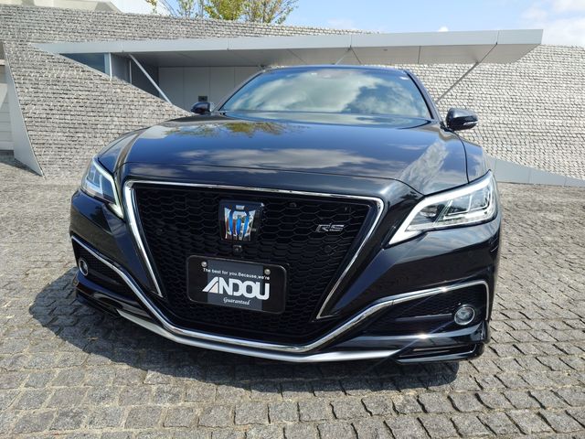 CROWN sedan hybrid
