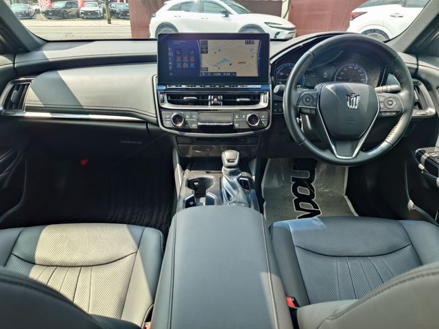 CROWN sedan hybrid