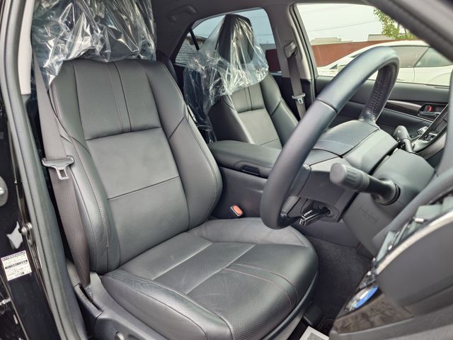 CROWN sedan hybrid