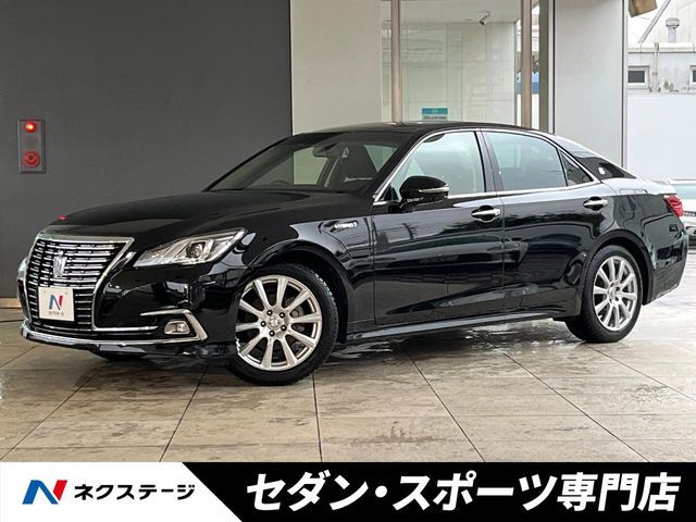 CROWN sedan hybrid