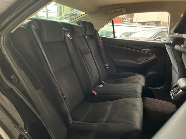 CROWN sedan hybrid