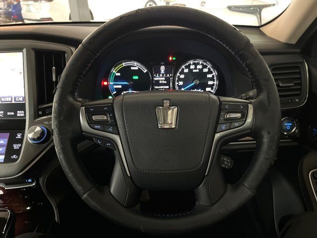 CROWN sedan hybrid
