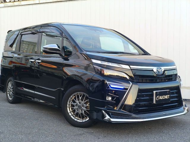 VOXY HYBRID