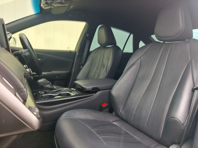 CROWN sedan hybrid