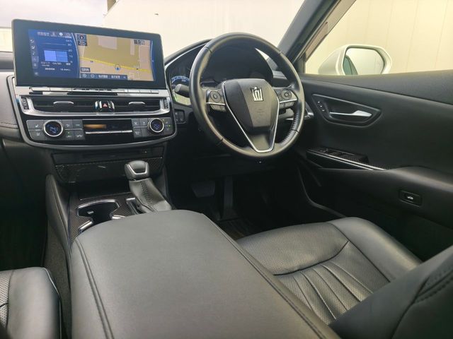 CROWN sedan hybrid
