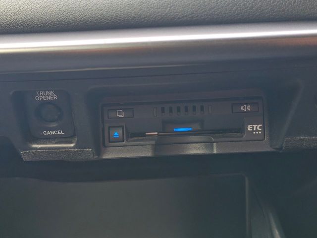 CROWN sedan hybrid