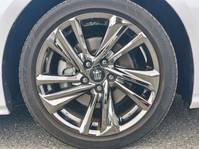 CROWN sedan hybrid