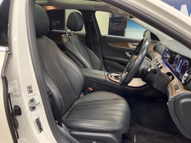 MERCEDES BENZ E class sedan