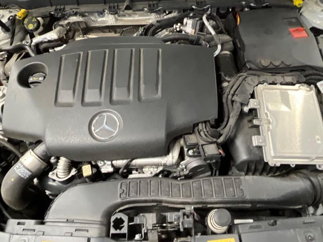 MERCEDES BENZ GLB