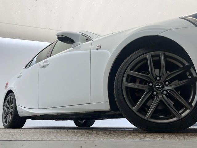 LEXUS IS300h