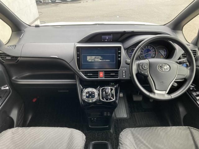 VOXY HYBRID