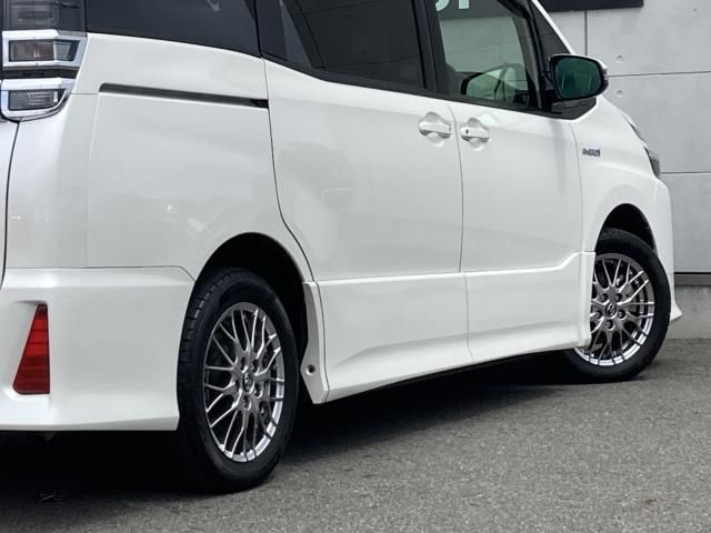 VOXY HYBRID