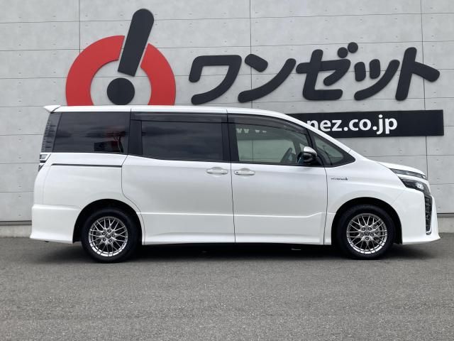 VOXY HYBRID