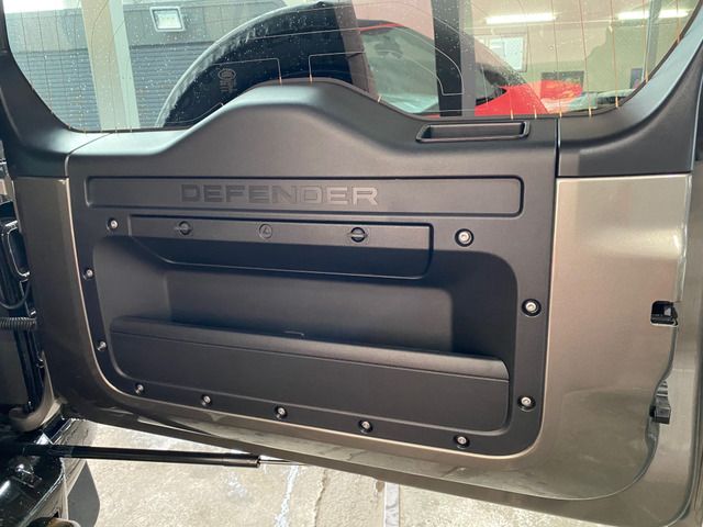 ROVER DEFENDER
