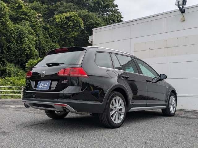 VOLKSWAGEN GOLF Alltrack