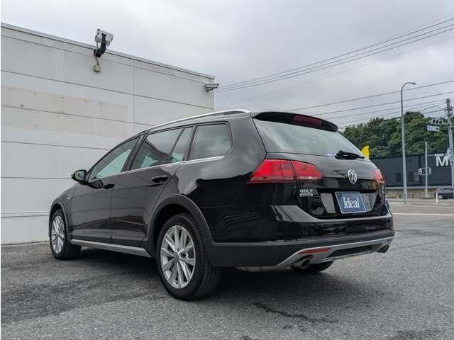 VOLKSWAGEN GOLF Alltrack