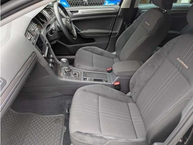 VOLKSWAGEN GOLF Alltrack