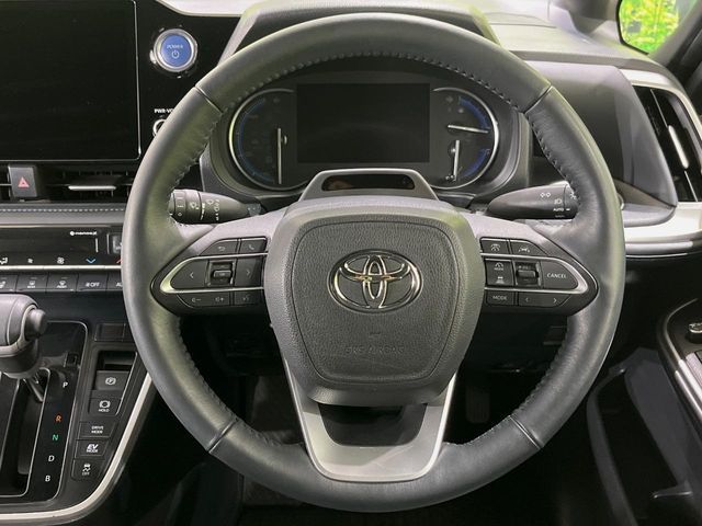 VOXY HYBRID