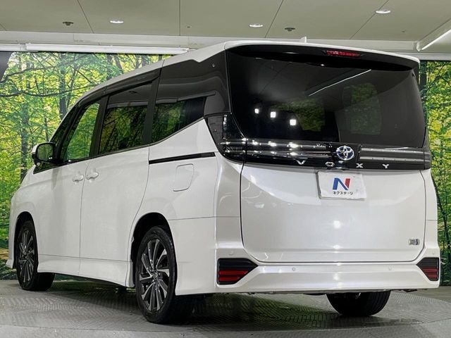 VOXY HYBRID