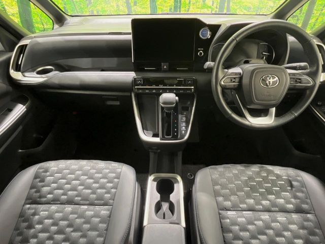 VOXY HYBRID