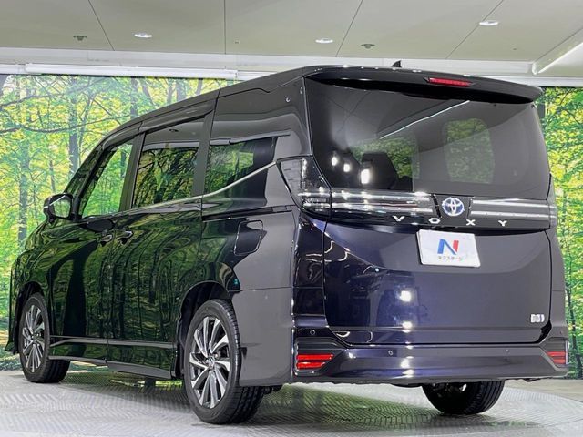 VOXY HYBRID