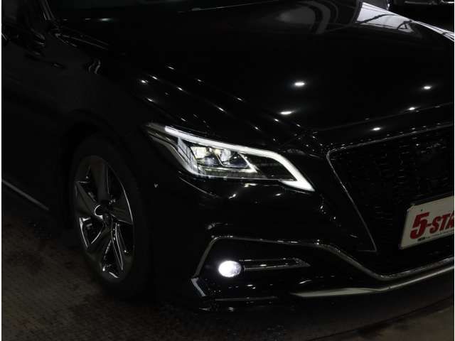 CROWN sedan hybrid
