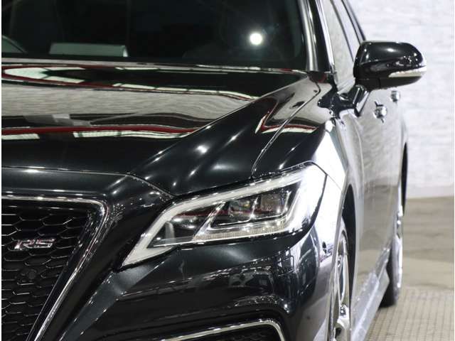 CROWN sedan hybrid