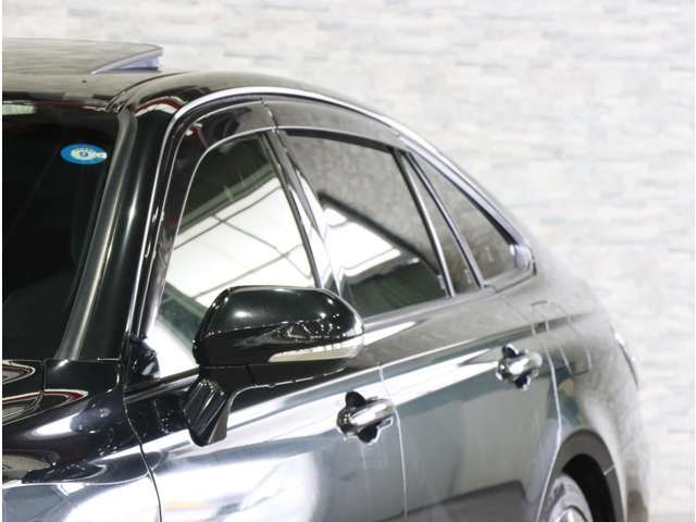CROWN sedan hybrid