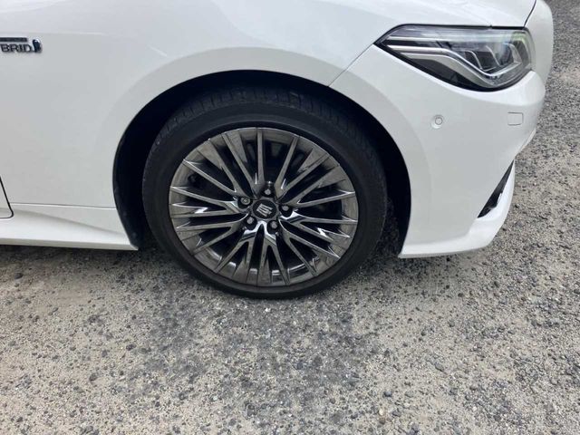 CROWN sedan hybrid