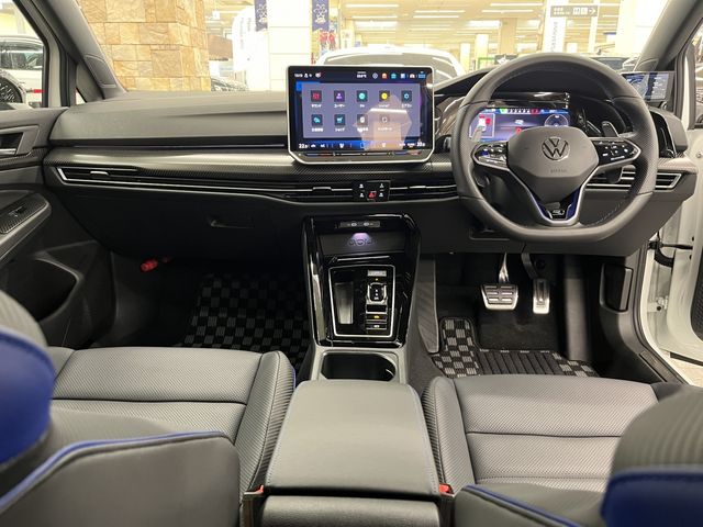 VOLKSWAGEN GOLF R