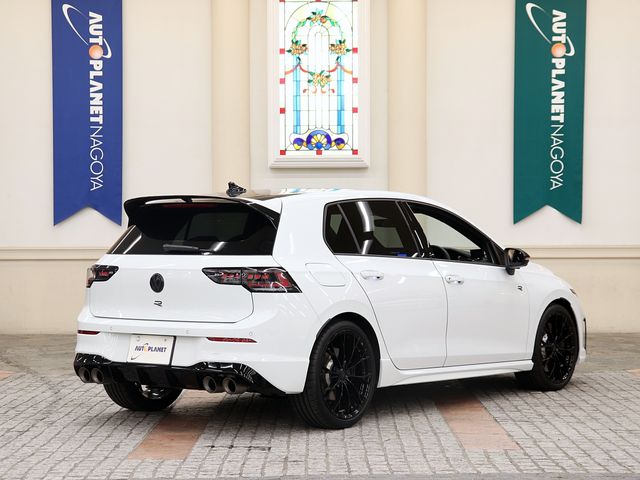 VOLKSWAGEN GOLF R