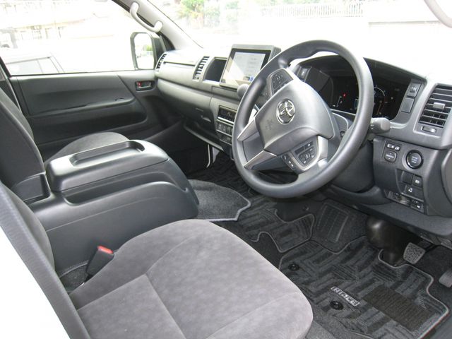 HIACE COMMUTER