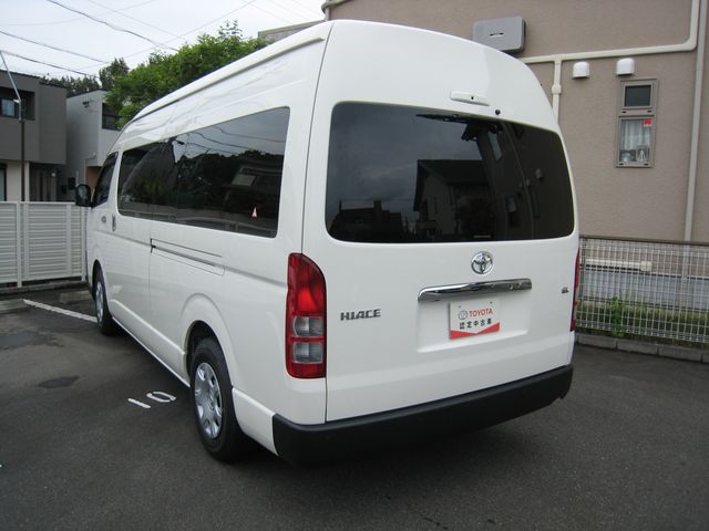 HIACE COMMUTER