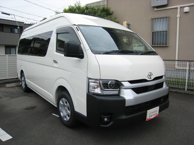 HIACE COMMUTER