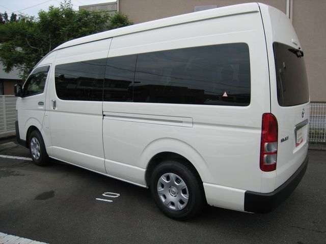 HIACE COMMUTER
