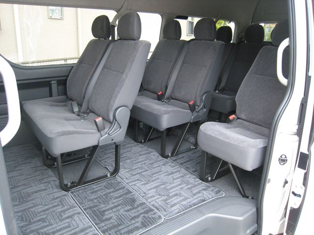 HIACE COMMUTER