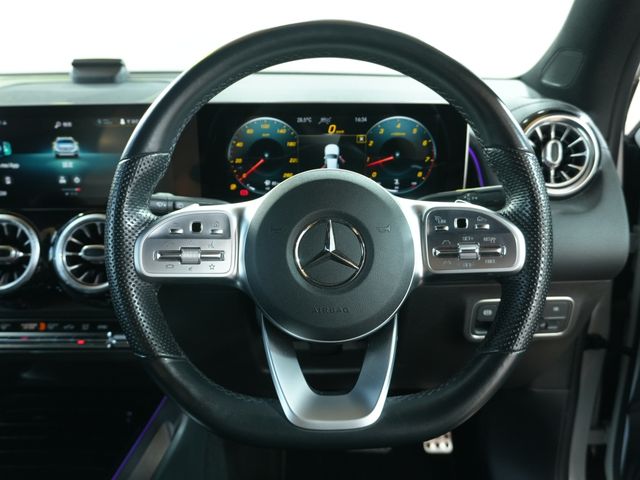 MERCEDES BENZ GLB