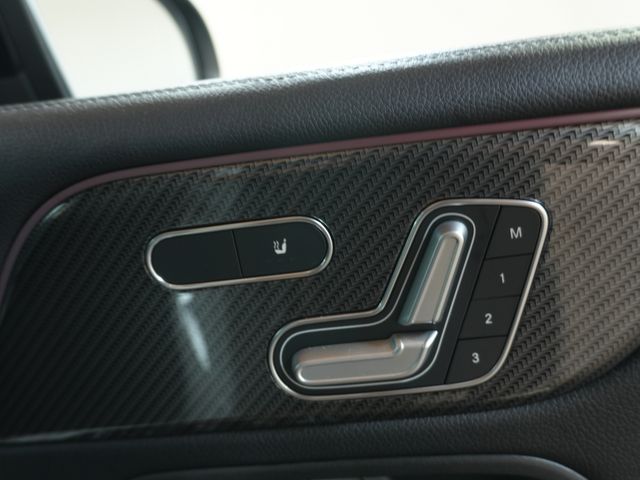 MERCEDES BENZ GLB