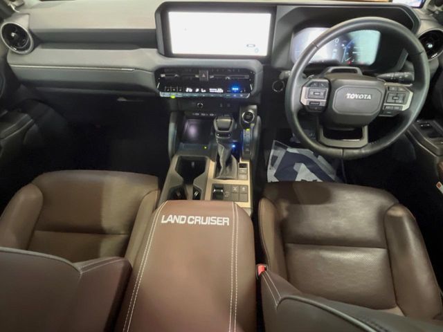 LANDCRUISER 250