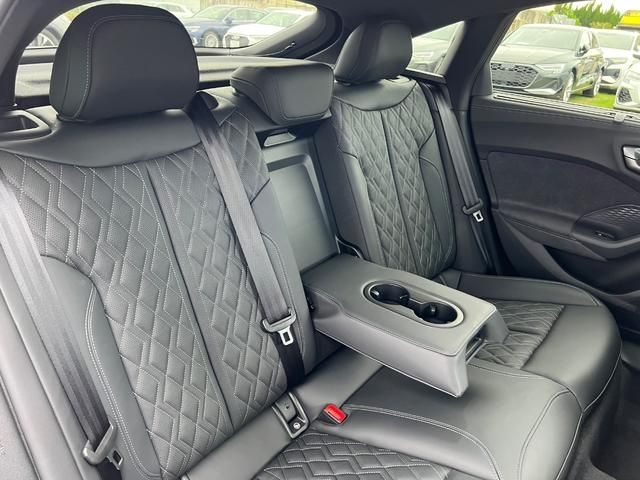 AUDI S5 Sedan