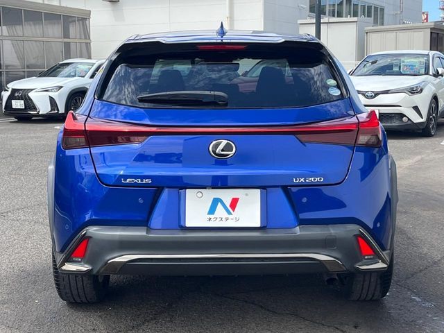 LEXUS UX200