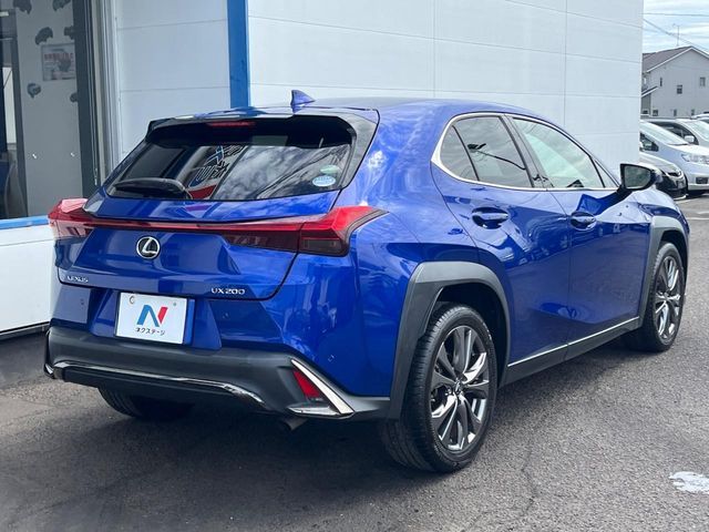 LEXUS UX200