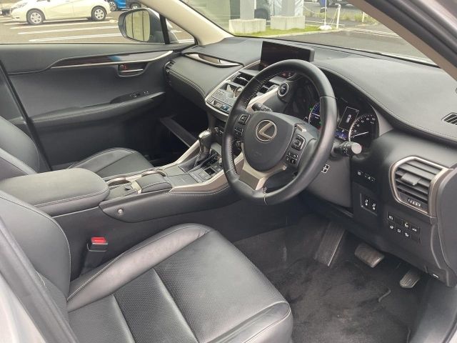 LEXUS NX300h
