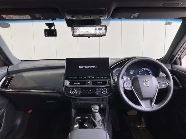 CROWN sedan hybrid