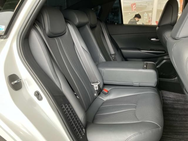 CROWN sedan hybrid
