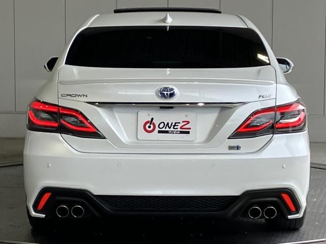 CROWN sedan hybrid